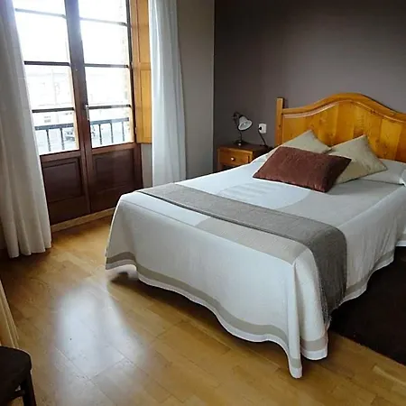 מלון Restaurante Casa Petronila 2*