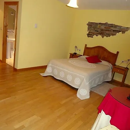 מלון Restaurante Casa Petronila 2*