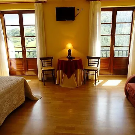 מלון Restaurante Casa Petronila 2*