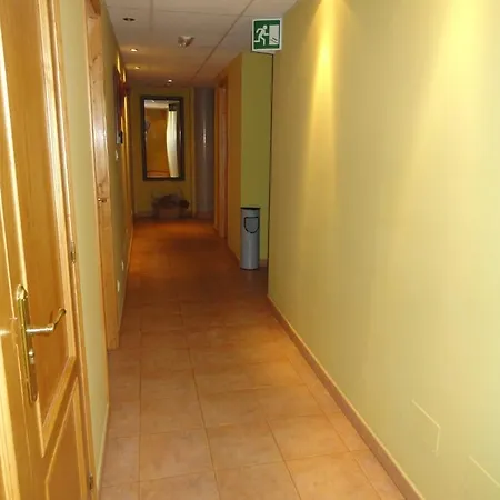 מלון Restaurante Casa Petronila 2*